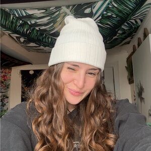 White Ribbed Knit Beanie